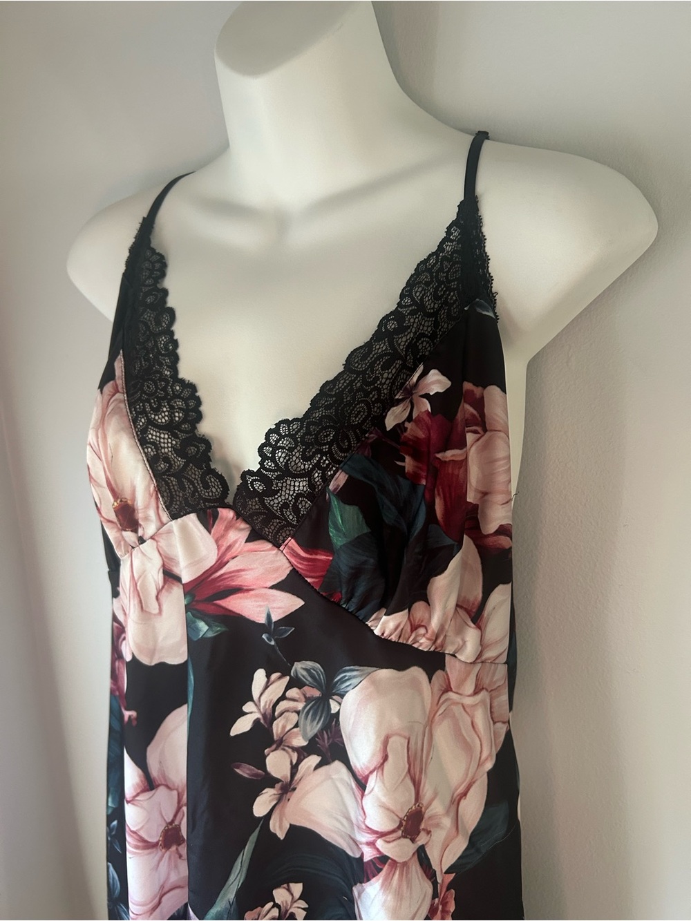 La Vie En Rose Black Floral Lace-Trim Chemise - Picture 4 of 16